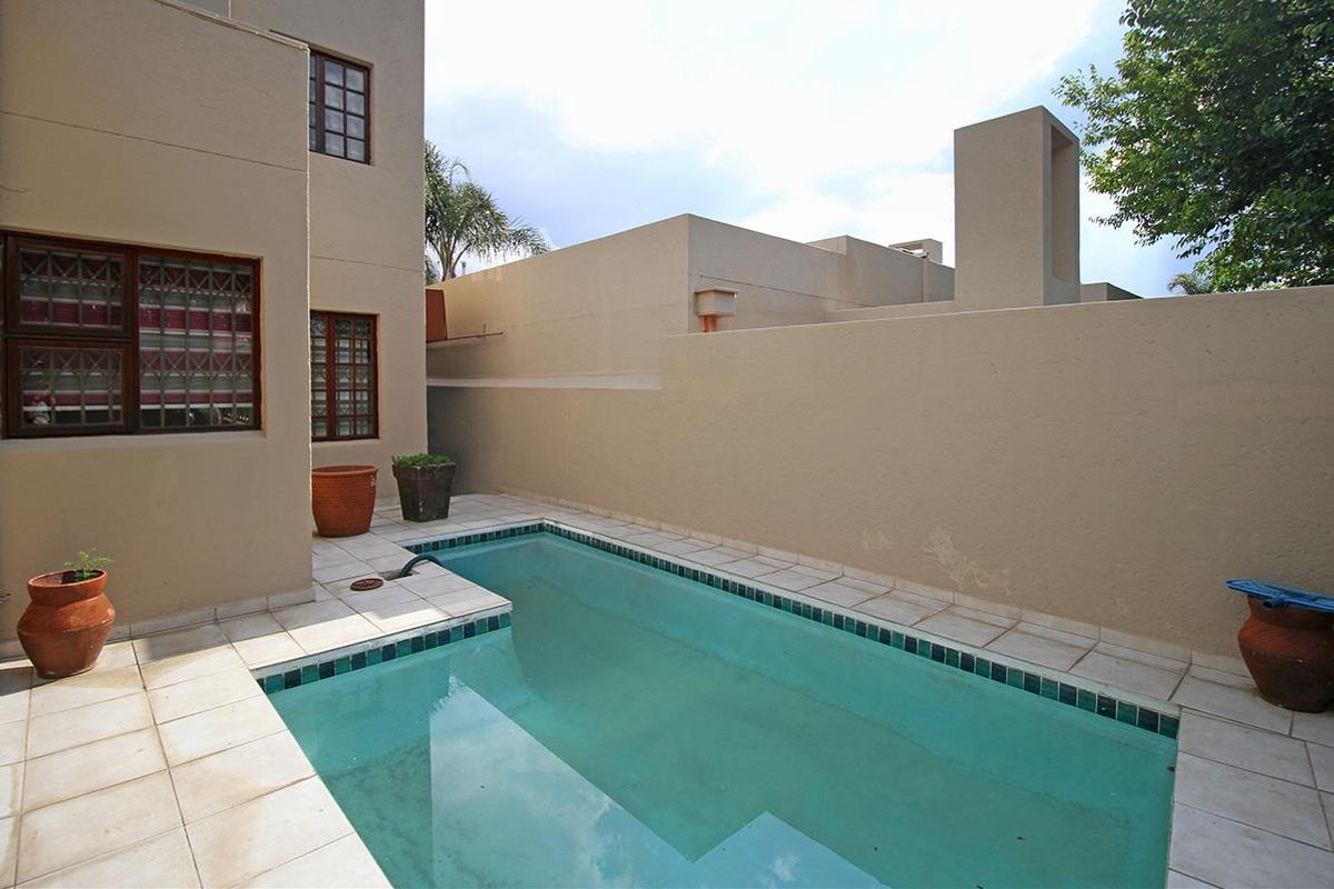Secure 4-Bed Home with Pool & Sukkah – Low Levy Investment! - Photo 4