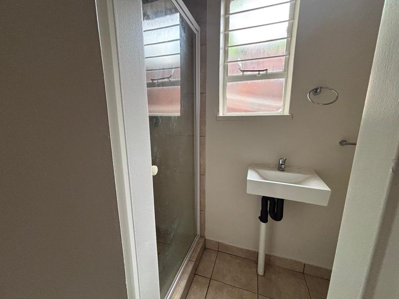 3 Bedroom 2 Bathroom Simplex For Sale in Bramley Park - Photo 8