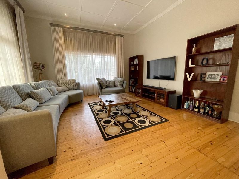 Lovely Spacious Pet Friendly Apartment - Photo 10