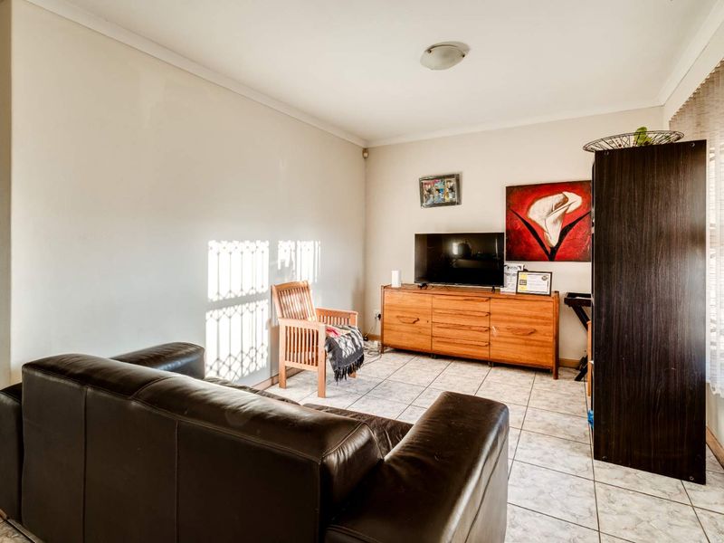 Lock And Go Starter Home! - Photo 9