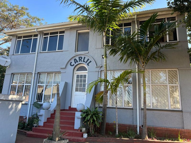 *Spacious and Bright Ground-Floor Apartment with Exclusive Garden** - Photo 2