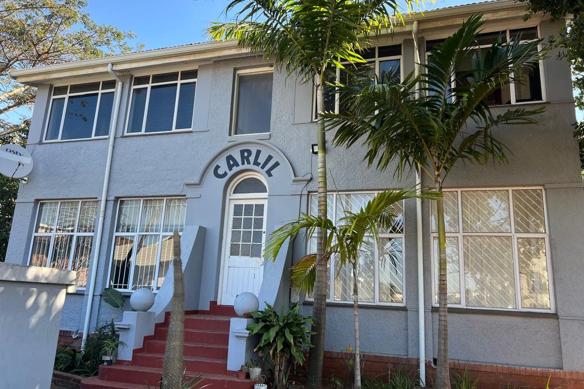 *Spacious and Bright Ground-Floor Apartment with Exclusive Garden** - Photo 2