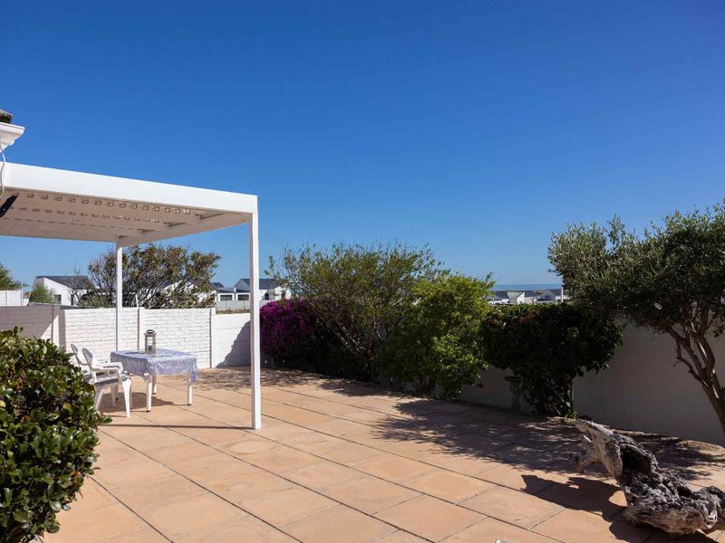 Charming, Secure Living in a Prime Location! - Photo 10