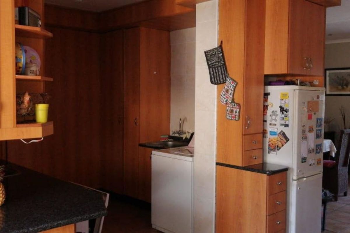 3 bedrooms House in DUNDEE. - Photo 2