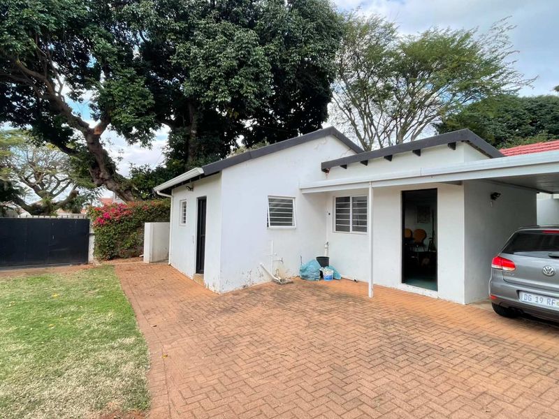 Spacious Family Living with Pool & Expansive Garden | Athlone, Durban North - Photo 4