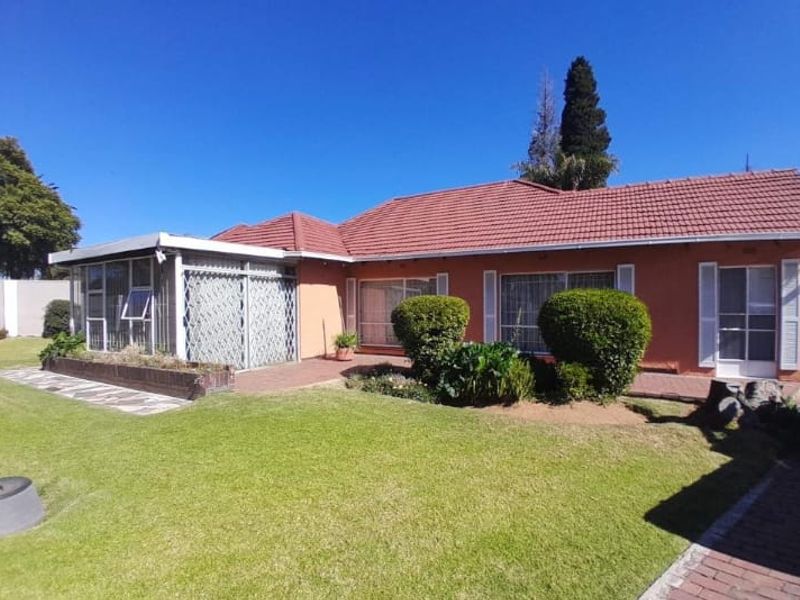 6 Bedroom House for sale in Rewlatch Johannesburg - Photo 5