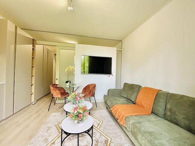 Ultra-Modern Furnished Luxury Studio Apartment in the Heart of Rosebank - Photo 2