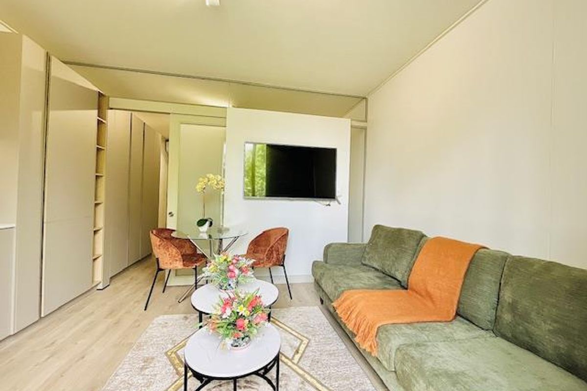 Ultra-Modern Furnished Luxury Studio Apartment in the Heart of Rosebank - Photo 2