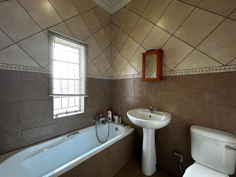 Charming 3-Bedroom Home - Photo 10