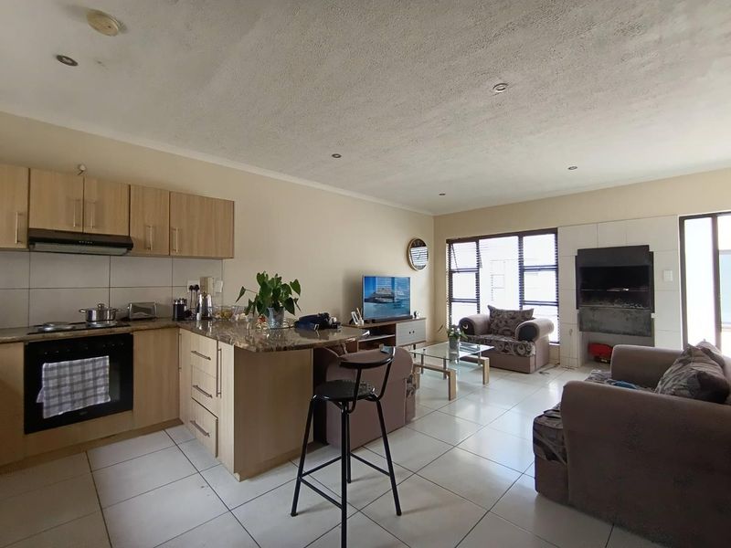 8x TOWNHOUSES FOR SALE IN UNION COURT - WALVISBAY - Photo 4