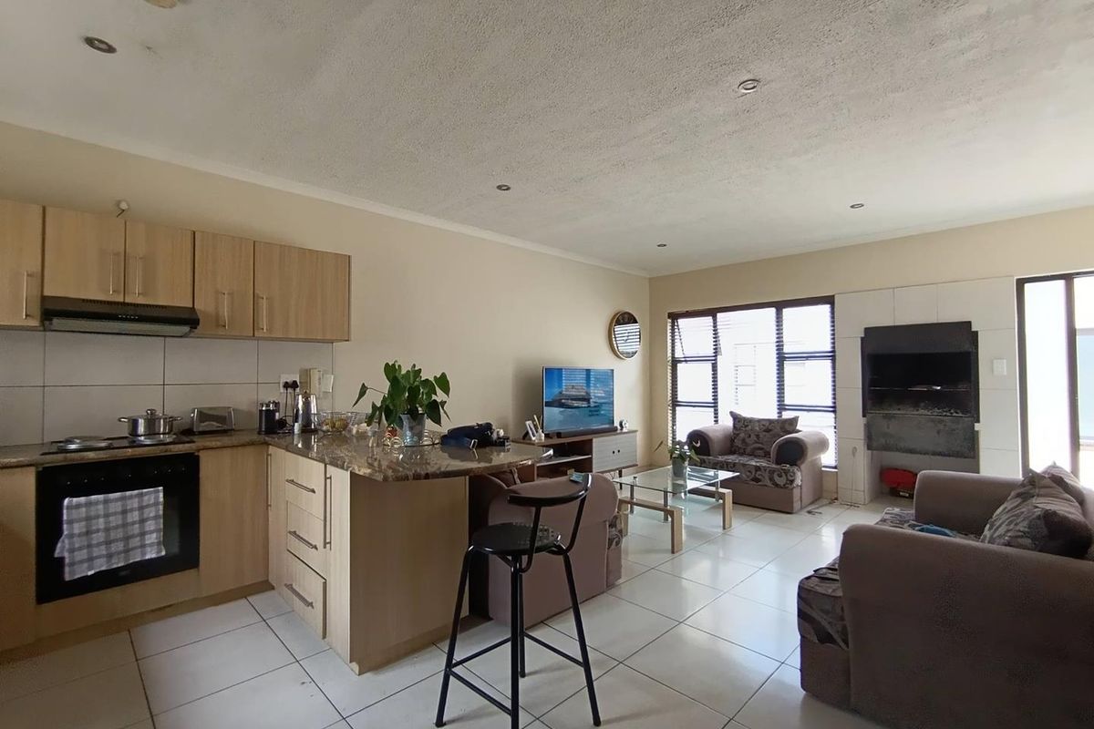 8x TOWNHOUSES FOR SALE IN UNION COURT - WALVISBAY - Photo 4
