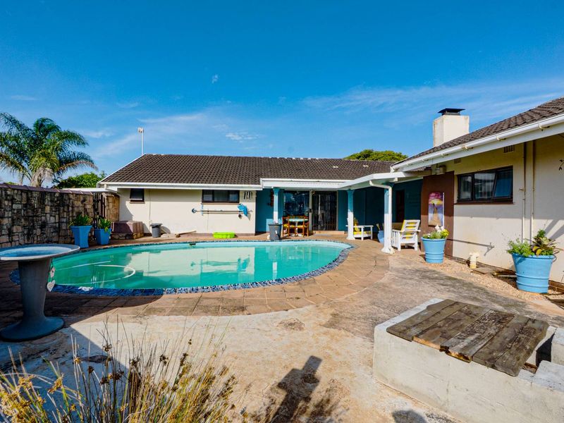 Above road level home with cottage - Photo 5