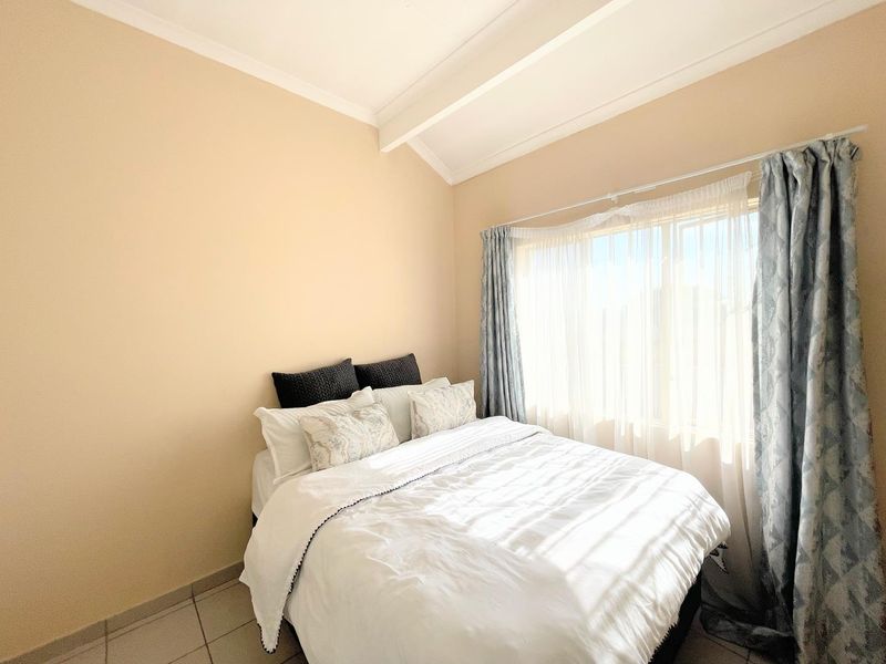 Spacious living, Prime location, Exceptional investment potential. - Photo 6