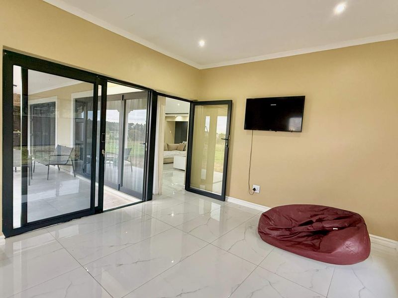 Luxury Family Home in Sakabula Estate - Photo 5