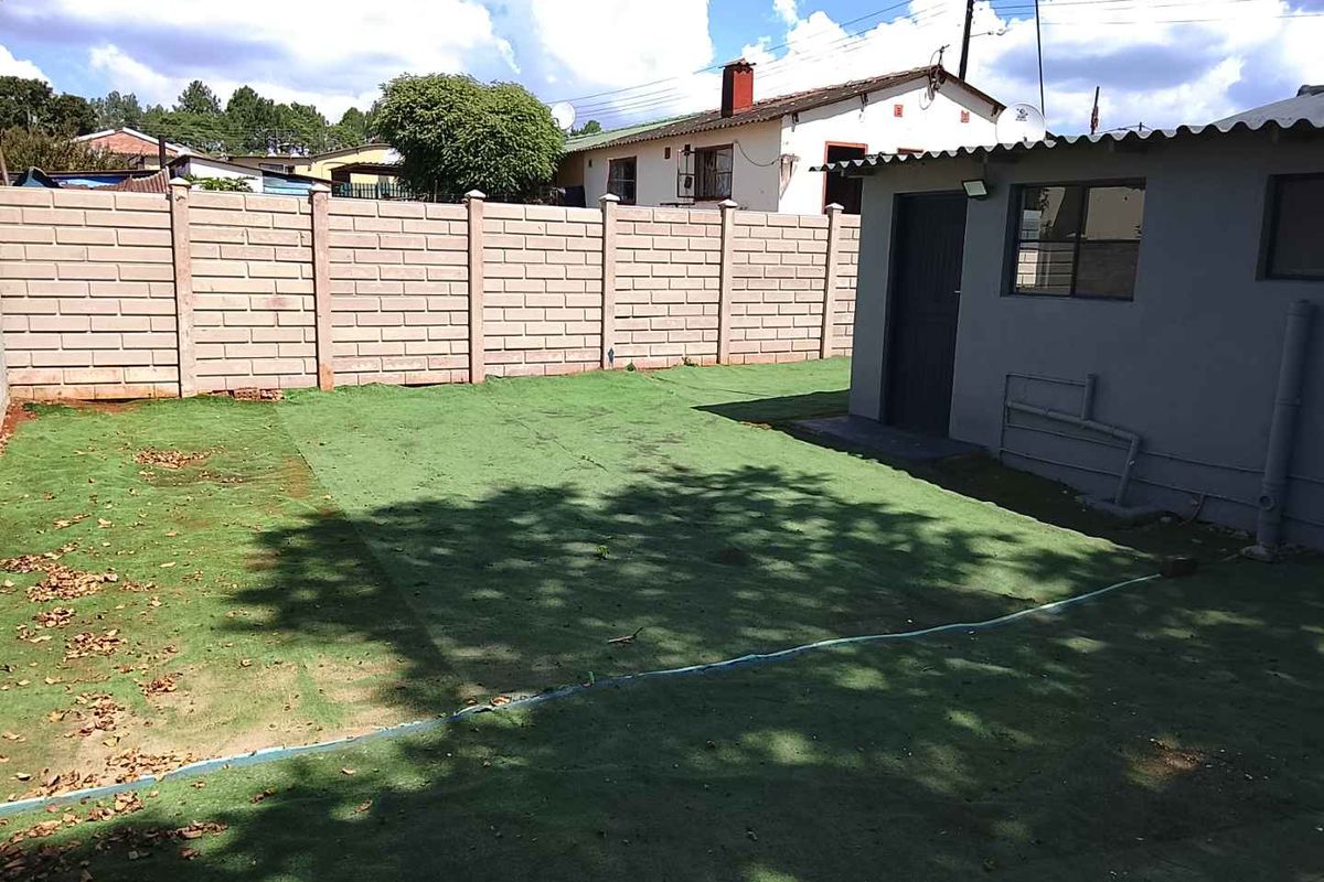 🏡 Move-In Ready 2-Bedroom Home for Sale off Lower Bombay Road – Recently Renovated & Upgraded - Photo 4