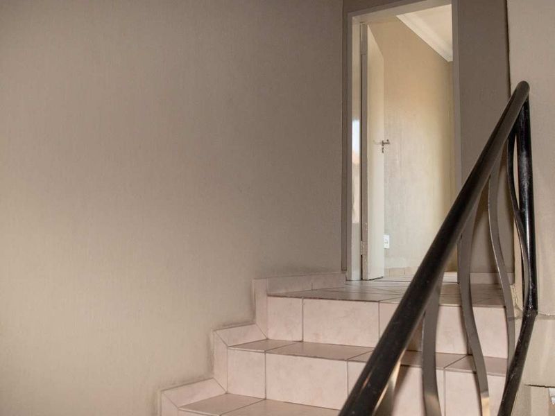 Exceptional Duplex 3 Bedroom Townhouse for Sale - Comfort-  Stylish - Photo 8