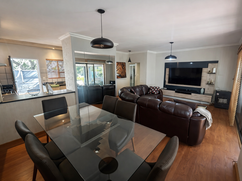 Front-Row Living Meets Private Luxury - Photo 5