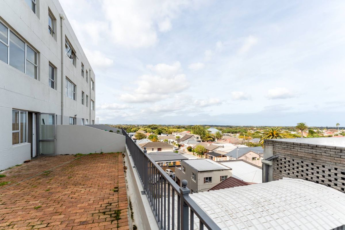 2 Bedroom Apartment For sale in Wynberg - Photo 3
