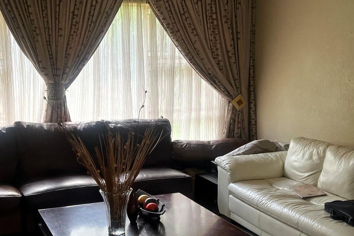 Location is key. Street appeal next and finally a flatlet. A must on your viewing list!!! - Photo 4