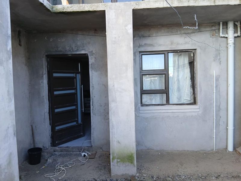 Stunning one-bedroom property with 4 bachelor flats available - Photo 8