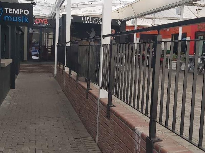 Mixed use Premises to let on Main Road Walmer. - Photo 6