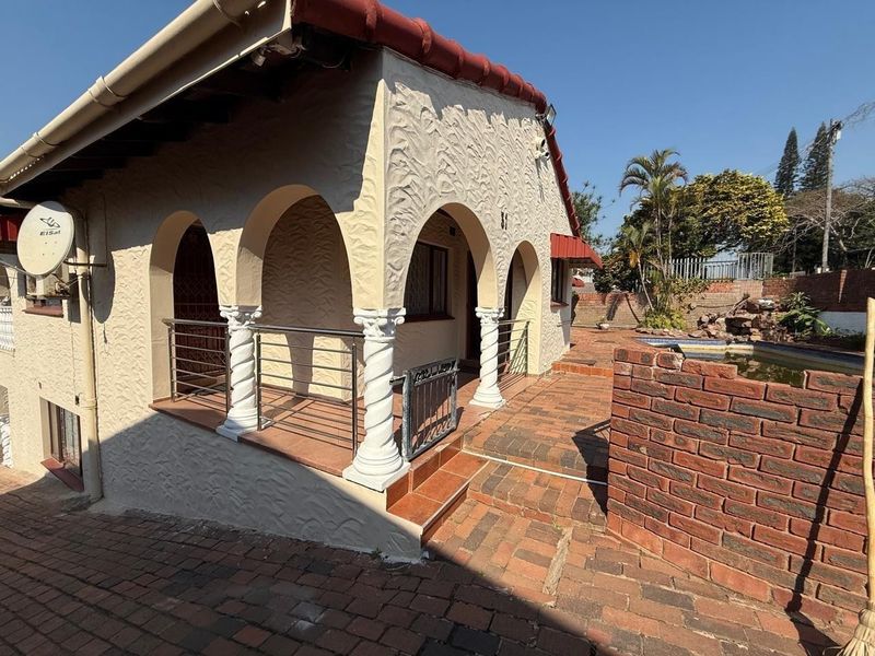 Dreamy Dwelling in a Secure Sublime Sanctuary! - Photo 5