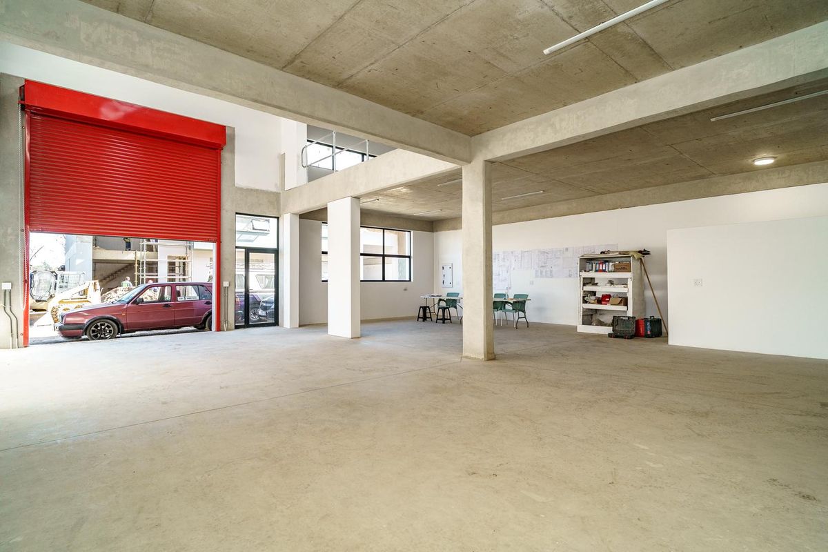 New-build ±285 m2 hybrid HQ-style mini-factory with on-grade roller, 63A 3-phase (individually metered), 24/7 security, 3 bays. Target occupation: Oct 2025 - Photo 4