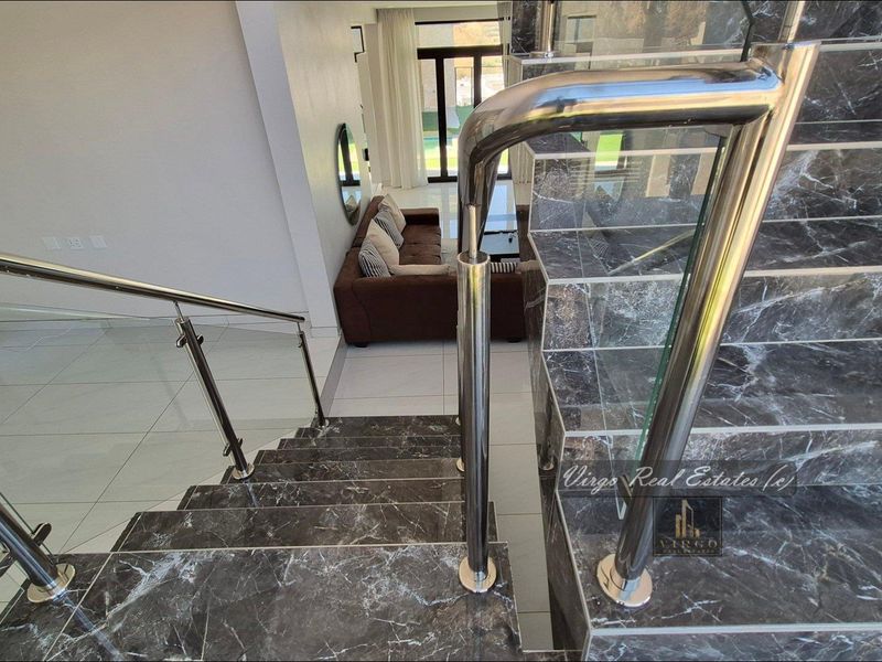 🏡 LUXURY 4 BEDROOM HOUSE PLUS 2 BEDROOM FLAT MOUNTAIN-VIEW LIVING IN KLEINE KUPPE 🌄 - Photo 6
