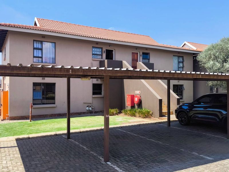 Ground Floor Unit! - Photo 2