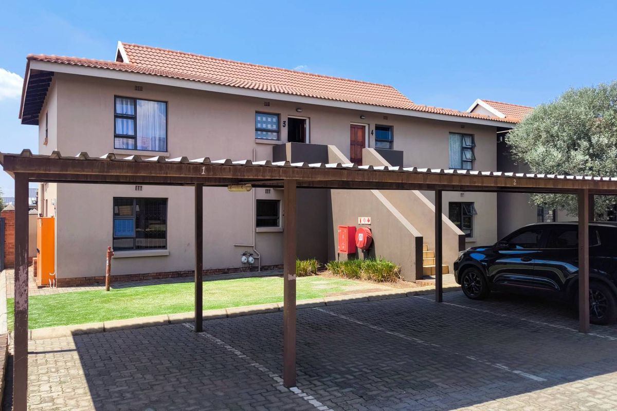 Ground Floor Unit! - Photo 2