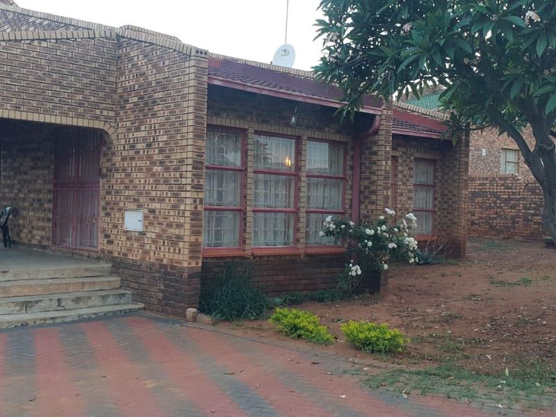 3 bedrooms house for sale in Soshanguve DD - Photo 4
