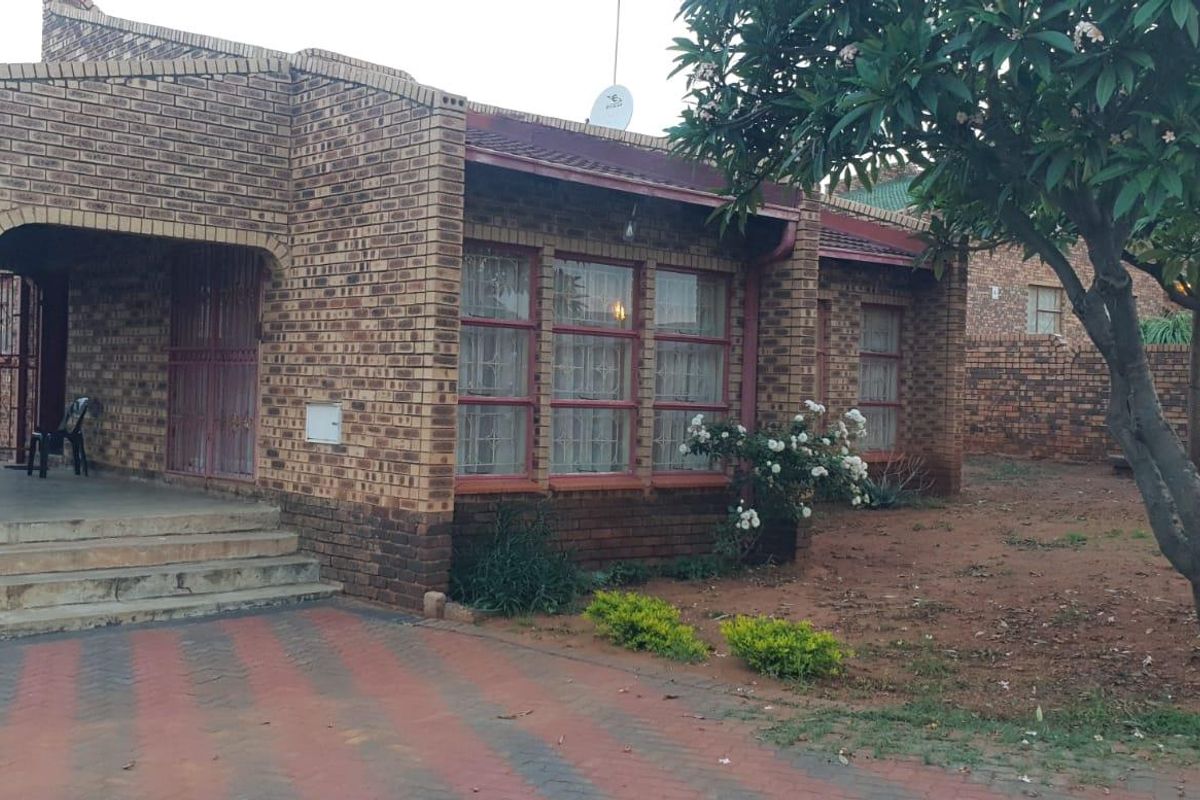 3 bedrooms house for sale in Soshanguve DD - Photo 4