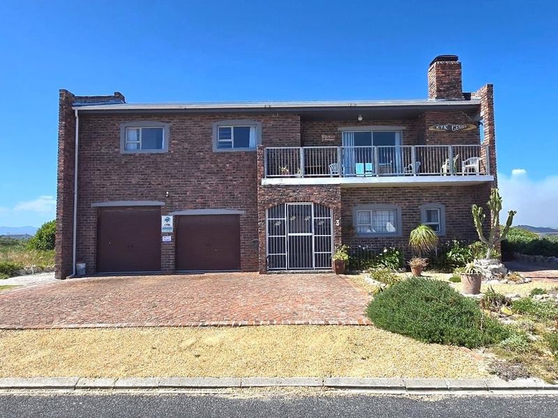 Spacious 5-Bedroom Family Home with Dual Living Options and Breath-taking Views – Klipfontein Estate, Kleinbaai - Photo 2