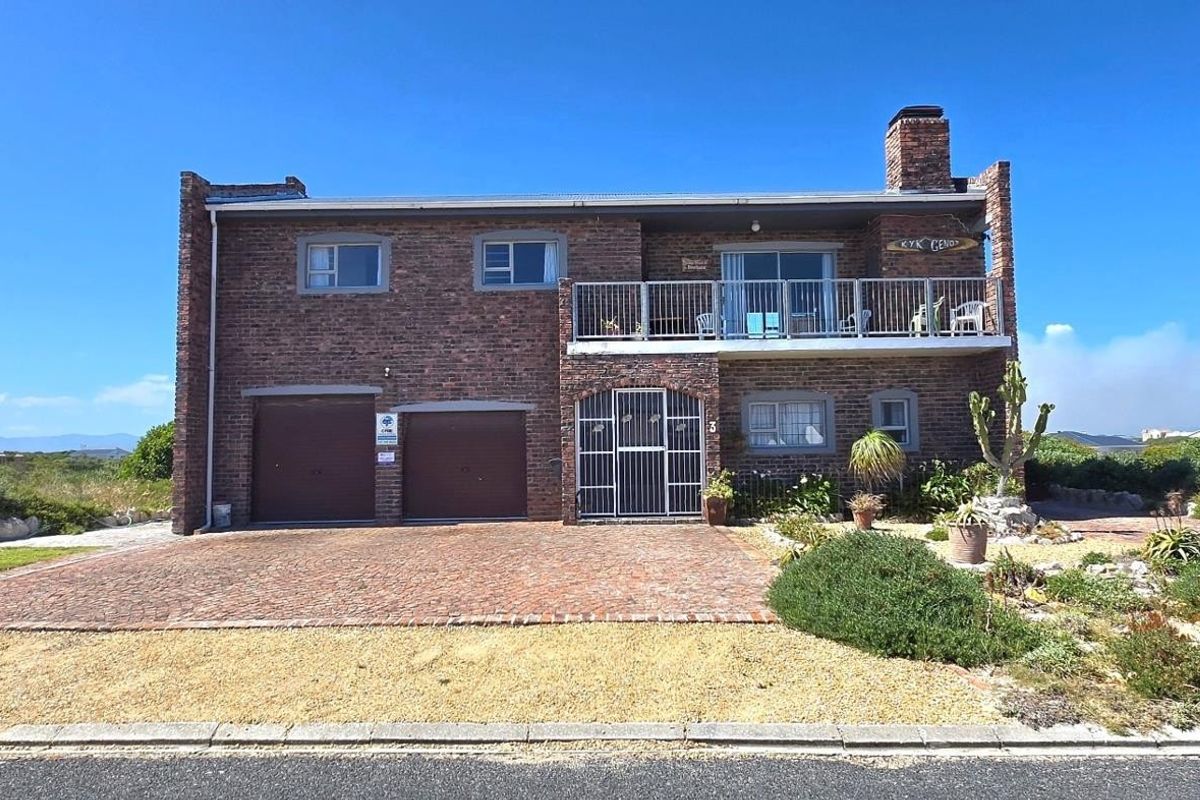 Spacious 5-Bedroom Family Home with Dual Living Options and Breath-taking Views – Klipfontein Estate, Kleinbaai - Photo 2