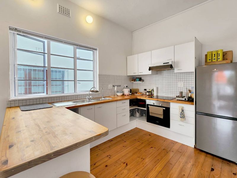 Open-Plan Living, Balcony and Views! - Photo 6