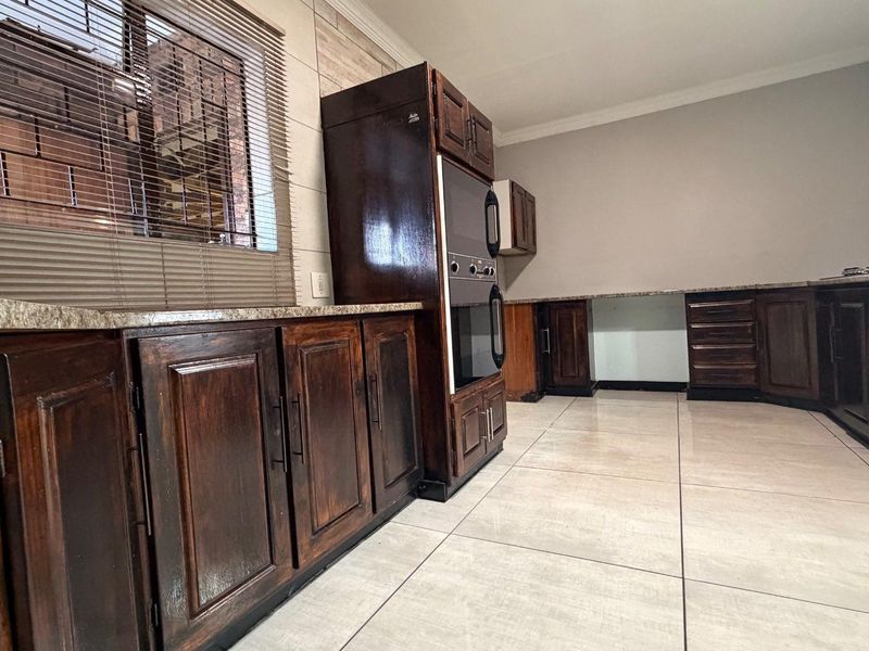 3-Bedroom Family Home to Rent in Klipportjie, Boksburg - Photo 5