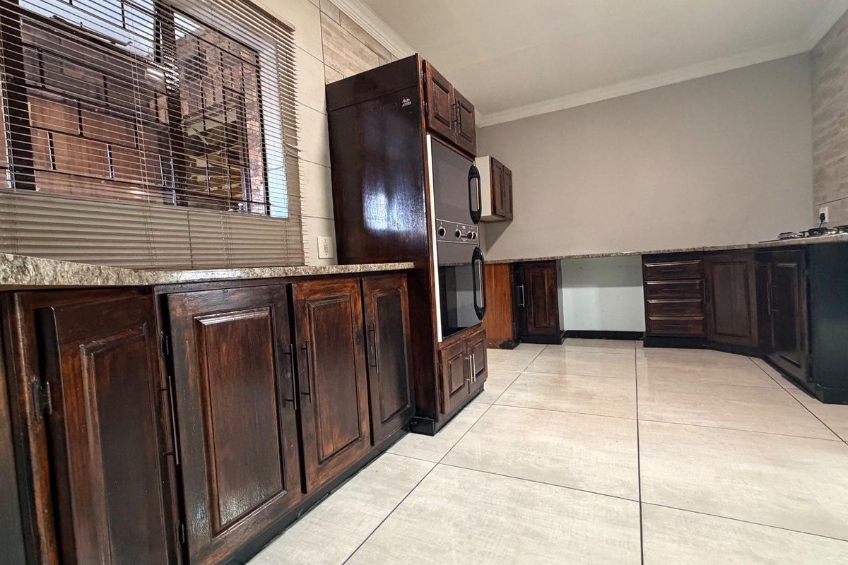 3-Bedroom Family Home to Rent in Klipportjie, Boksburg - Photo 5