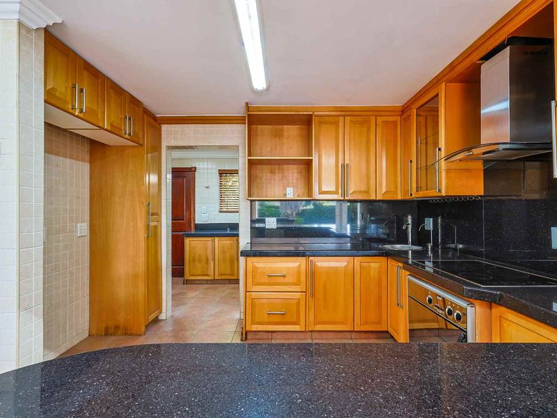 Spacious 4-Bedroom Family Home with Pool – Available Immediately - Photo 9