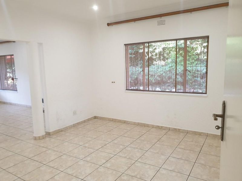 3 BEDROOM HOUSE WITH 2 BEDROOM COTTAGE FOR SALE IN BRAMLEY - Photo 8