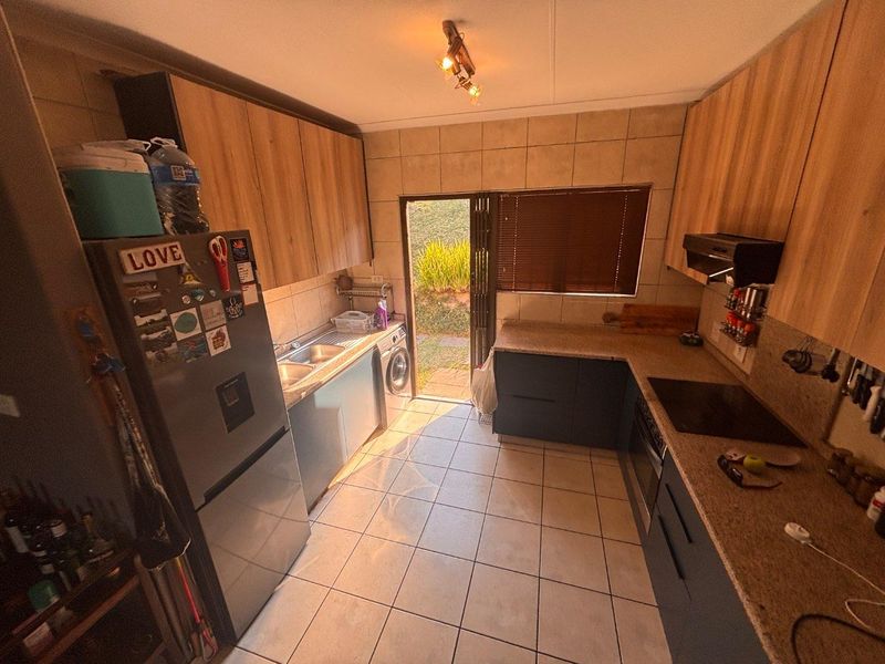 Charming 2-Bedroom Townhouse for Sale in The Wolds - Photo 3