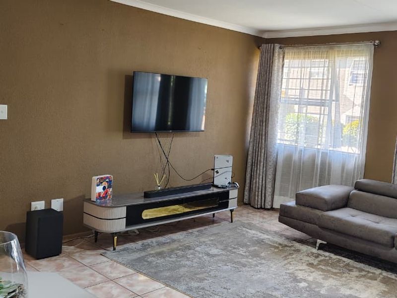 Modern Living Awaits in Serene Suburb! - Photo 5