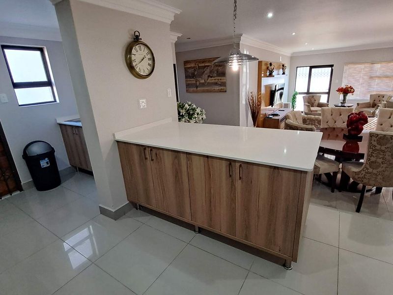 For the connoisseur home buyer who appreciates modern living with sleek style - Photo 5