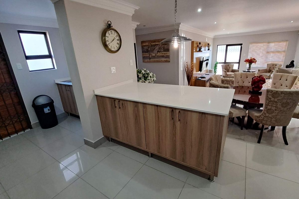 For the connoisseur home buyer who appreciates modern living with sleek style - Photo 5