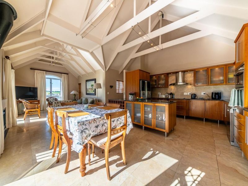 Spacious Furnished Apartment with Mountain Views in Stellenbosch - Photo 9