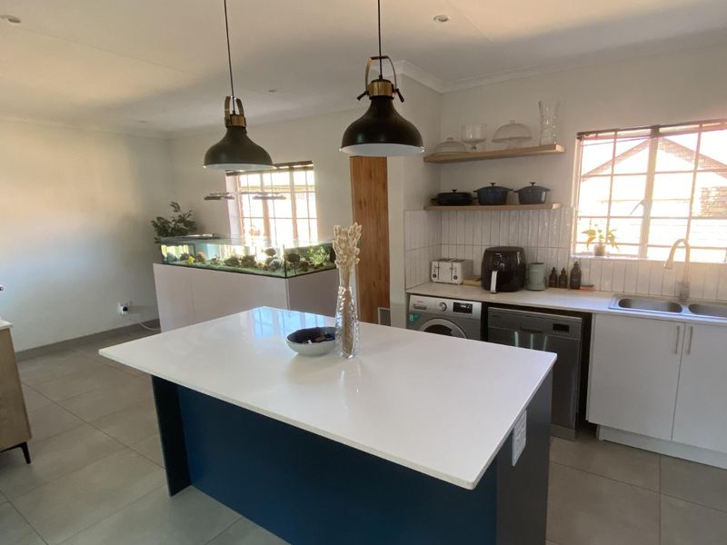 2 Bedroom Townhouse for rent in Highveld Estate. - Photo 7