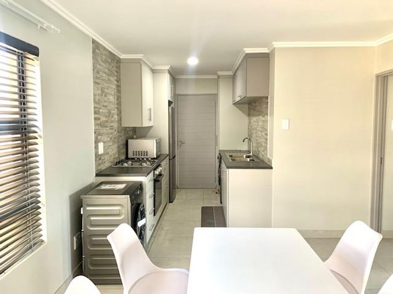 Newly Built Contemporary Townhouses in Pellissier - Photo 5