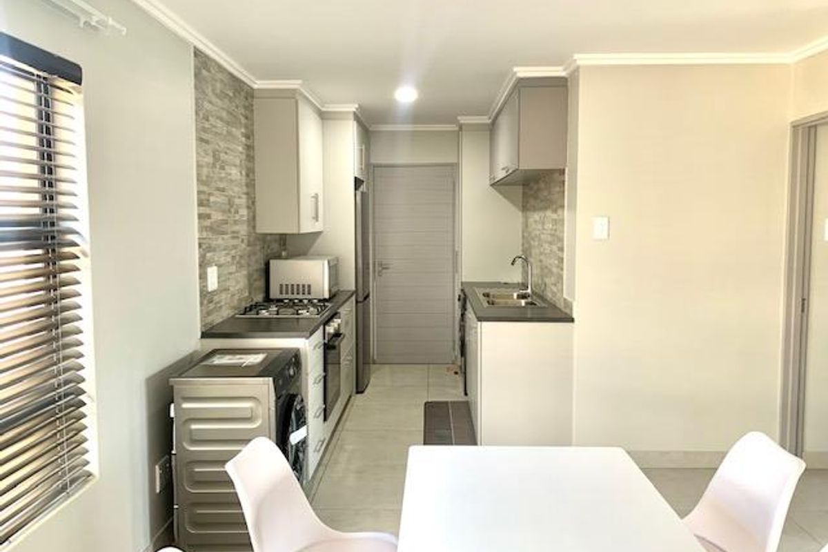 Newly Built Contemporary Townhouses in Pellissier - Photo 5