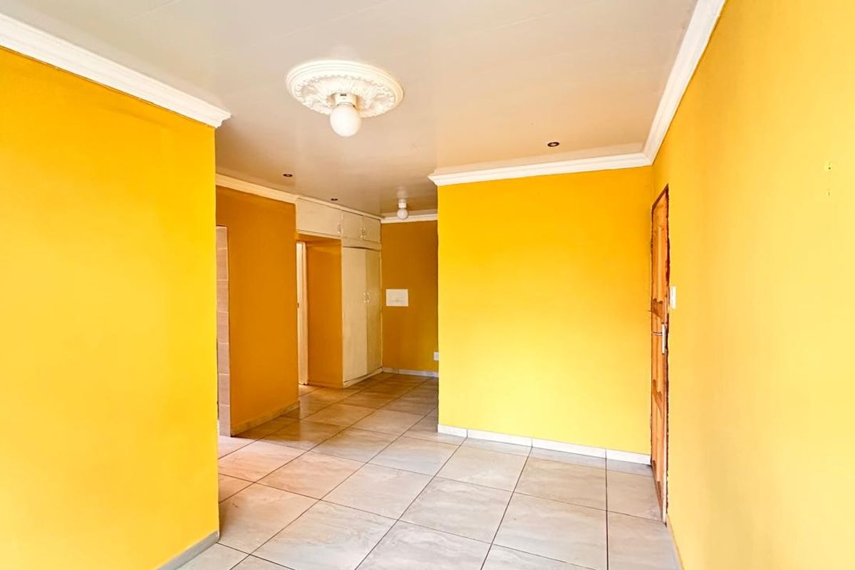 **Charming 1-Bedroom Apartment with Modern Amenities** - Photo 4