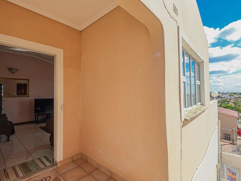 Elevated 3 Bedroom Duplex with Endless Potential – Montford, Chatsworth - Photo 5