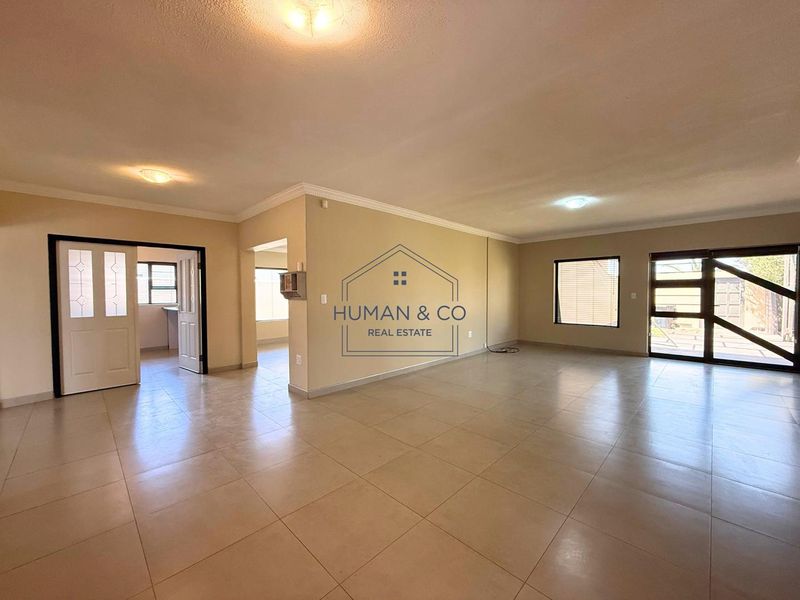 Spacious Family Home on a Large Erf in Meersig - Photo 4